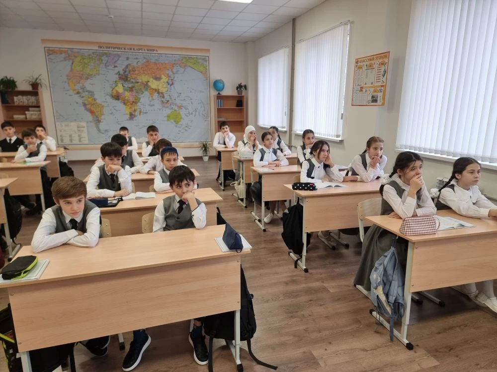 Сегодня , 9 февраля в нашей школе  прошли уроки  «Разговоры о важном». Тема занятия приурочена ко Дн
