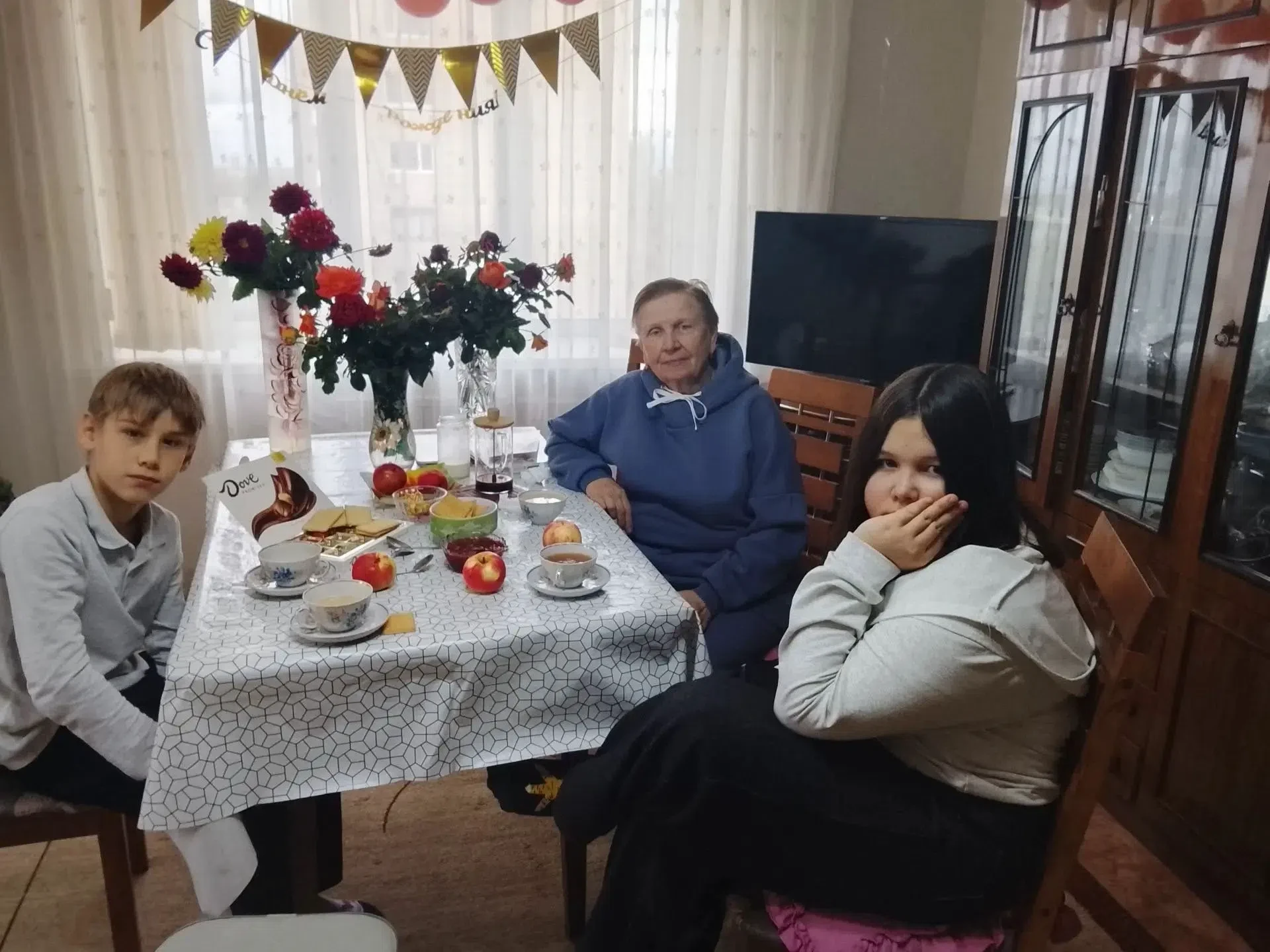 Ученики 6б класса посетили гостеприимный дом ветерана-педагога нашей школы - Первадчук ...