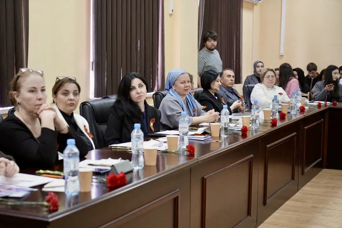 В КЧГУ прошёл круглый стол «Психология Победы: ресурсы стойкости»  В Карачаево‑Черкесском государств