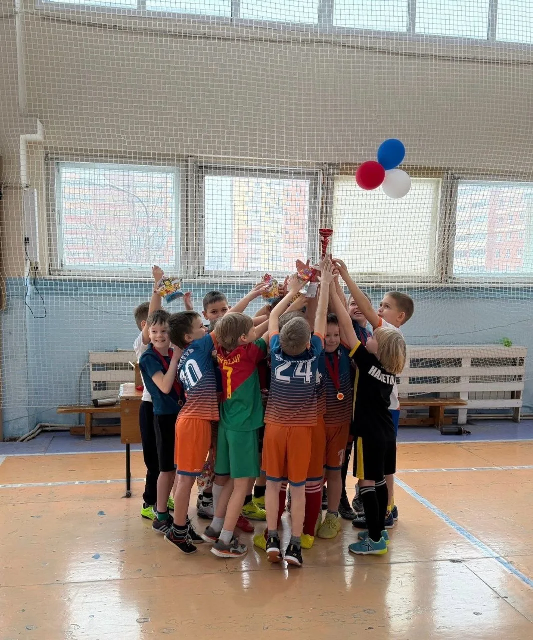 28 декабря в стенах нашего лицея прошел «Новогодний кубок» по футболу для самых юных спортсменов 1-2
