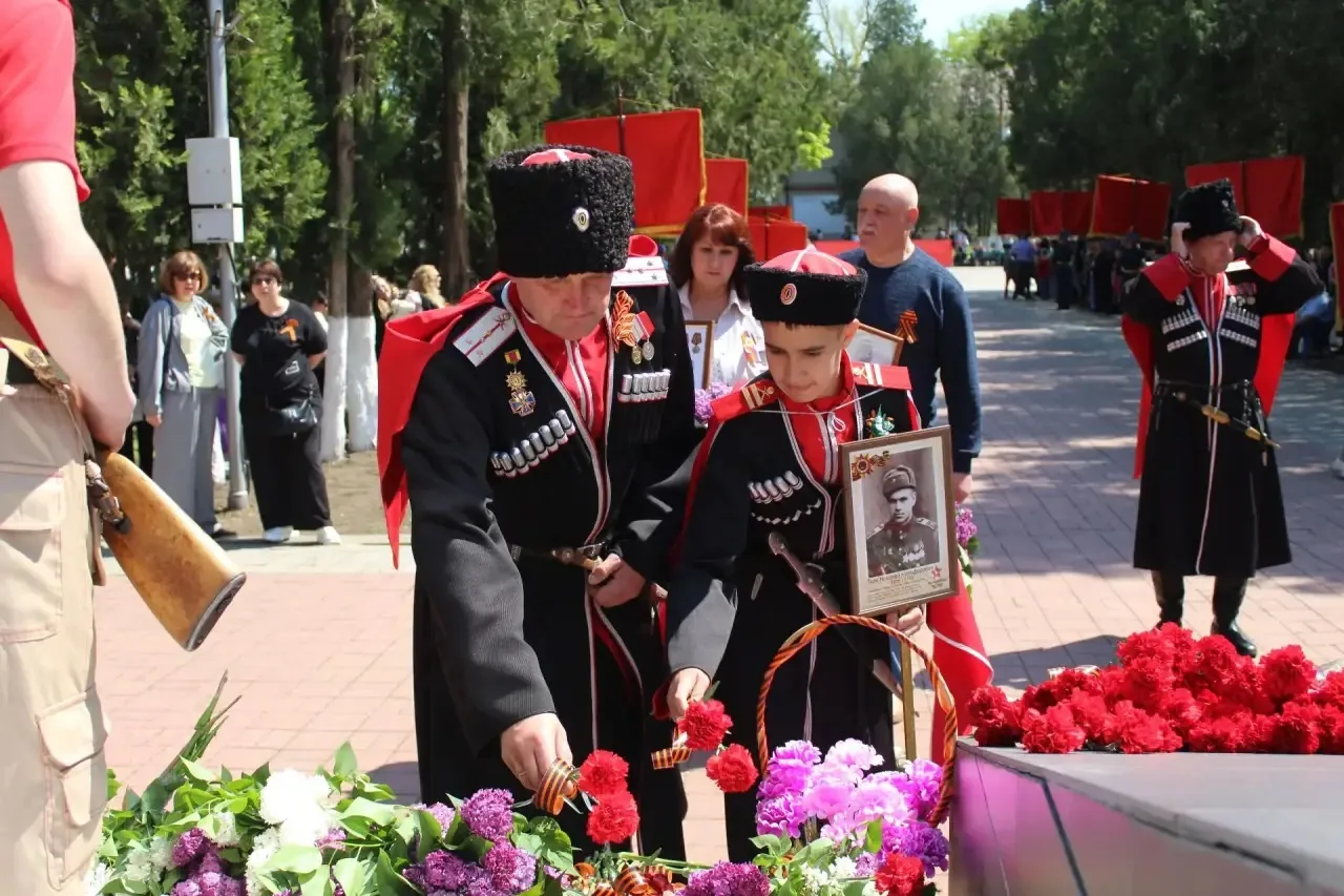 Район трогательно и искренне встретил День Победы.  Сегодня в сельских поселениях прошли торжественн