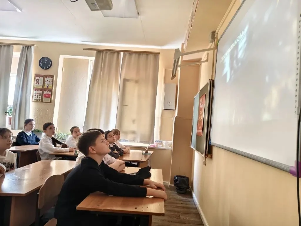 В рамках патриотического воспитания обучающиеся посмотрели подборку фильмов участников кинофестиваля