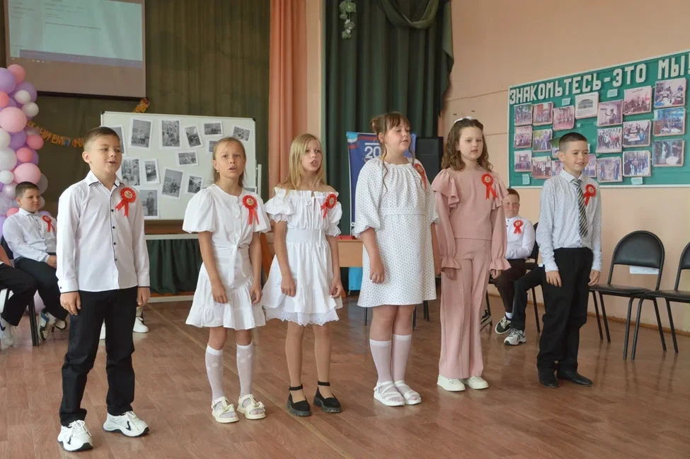 📅🎈25 мая в 4 классе нашей школы прошел утренник " Прощай, начальная школа". Дети под ...