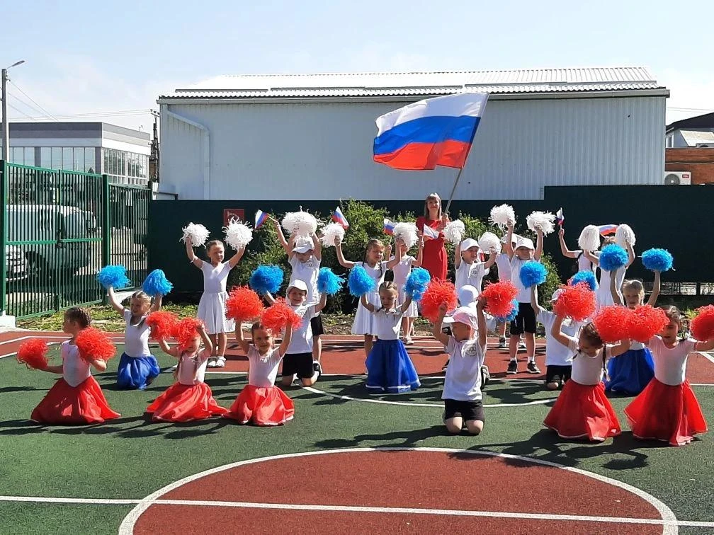 Россия — это мы: калейдоскоп детства и триколора

День России в нашем детском саду сегодня вспыхнул 