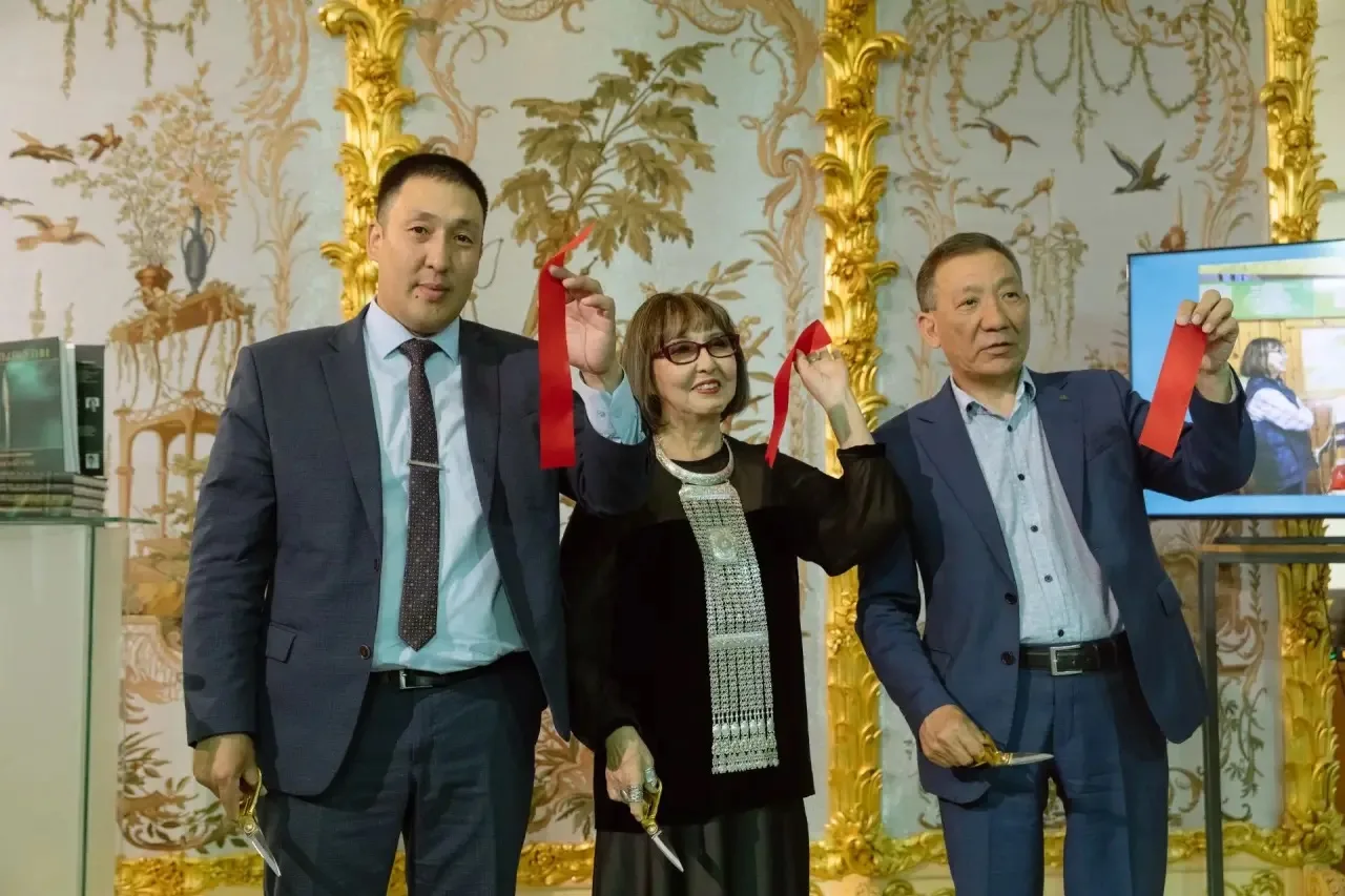 Принял участие в торжественной церемонии открытия выставки и презентации альбома-катало...