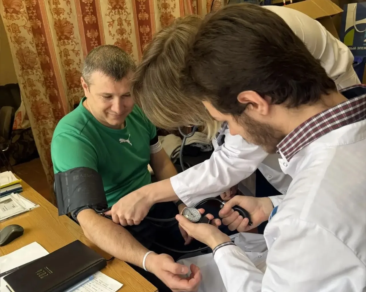 🥰Забота о тех, кто нас учит!   В нашей школе прошел необычный и очень добрый День здоровья. Ученики 