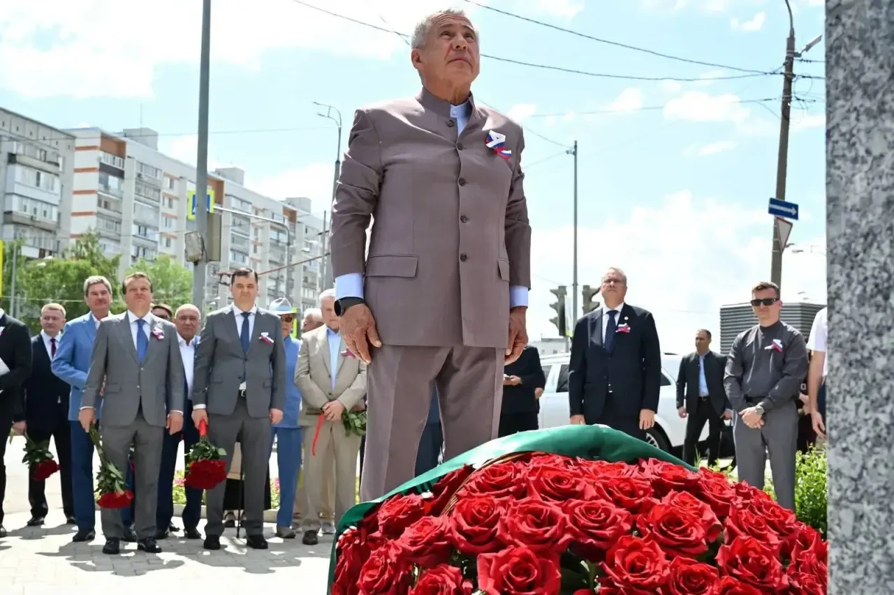 🔔Минниханов почтил память бывшего руководителя Казанского авиазавода Виталия Копылова

Глава Татарс