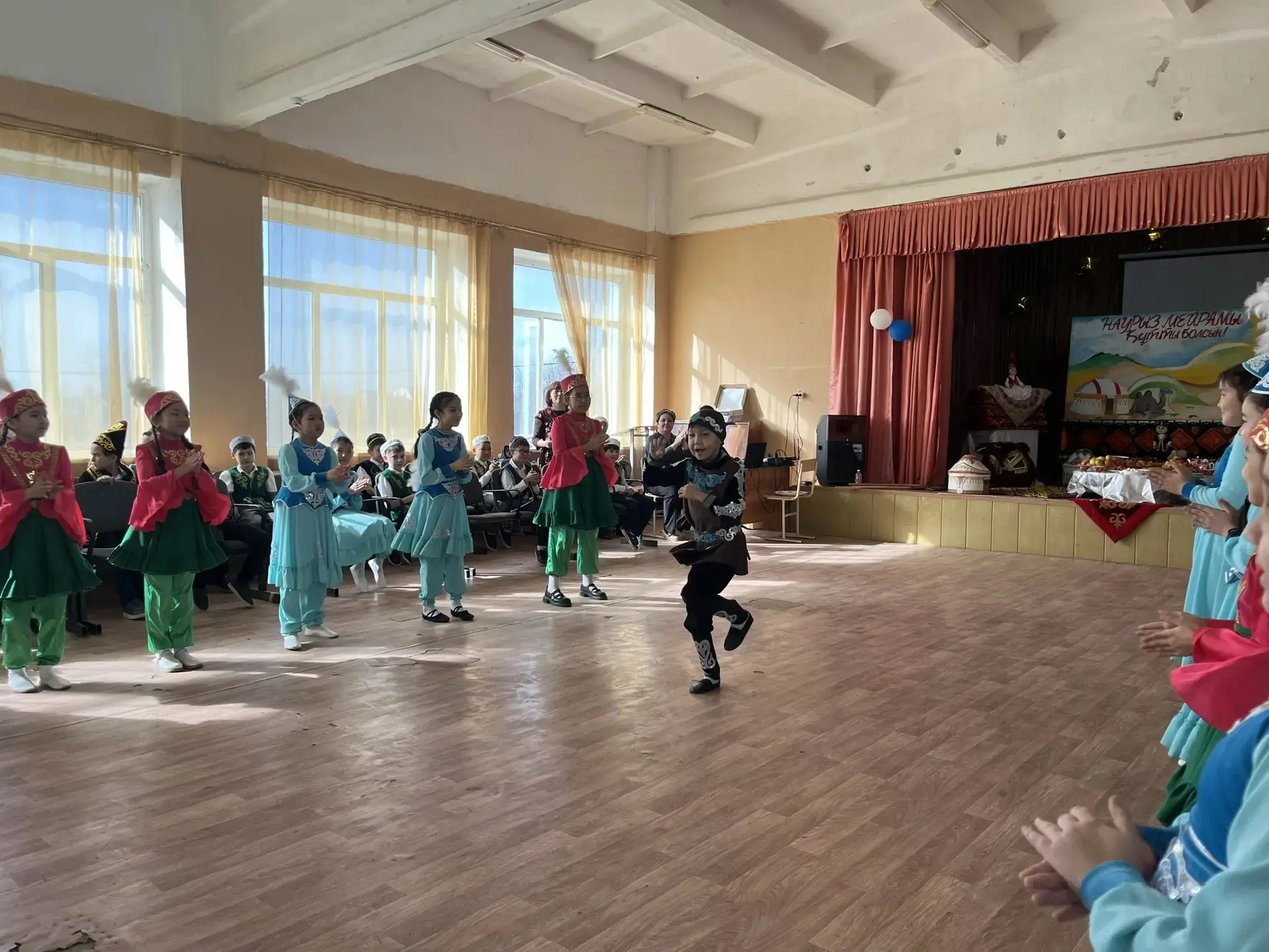 🌼 Наурыз — праздник весны и обновления! 🌼  19 марта в нашей школе с радостью отметили Наурыз — празд