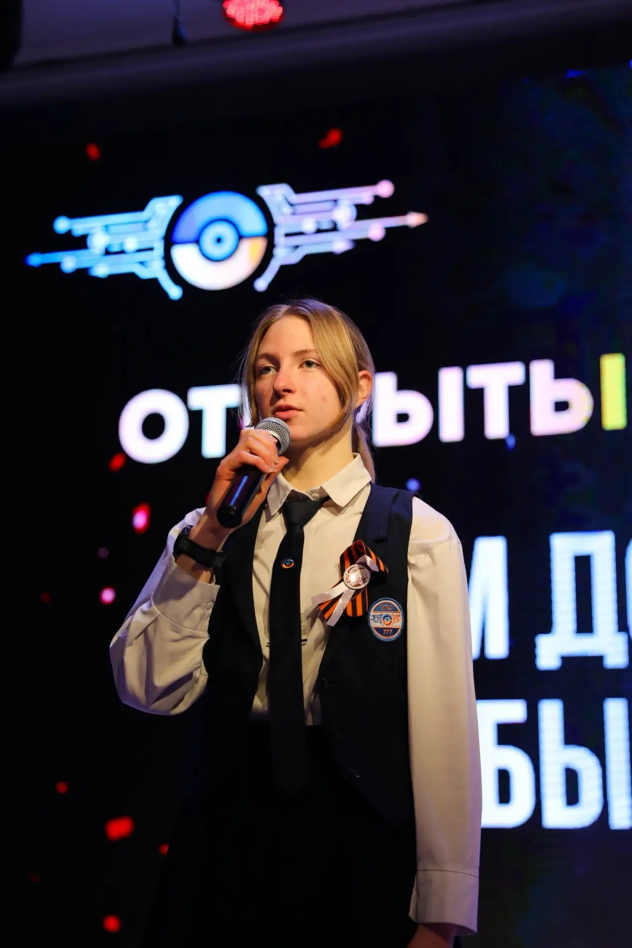 📌  Альбом с фотографиями  «Нам дороги эти позабыть нельзя» — открытый микрофон в ИТШ №777 🎗️  Совсем