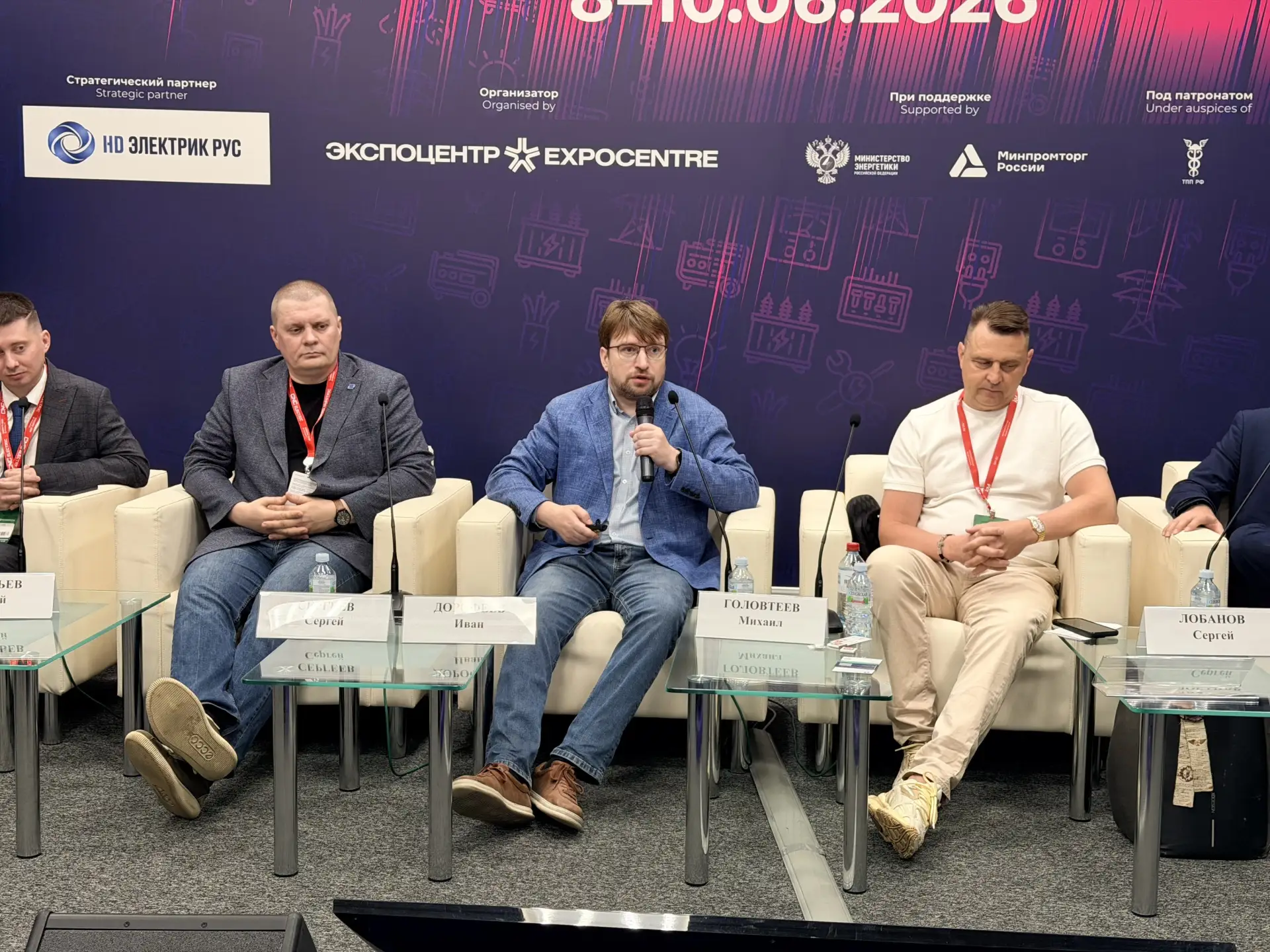 ❓«Зачем вообще мучиться с локализацией, если можно просто привезти из Китая?» – пожалуй...