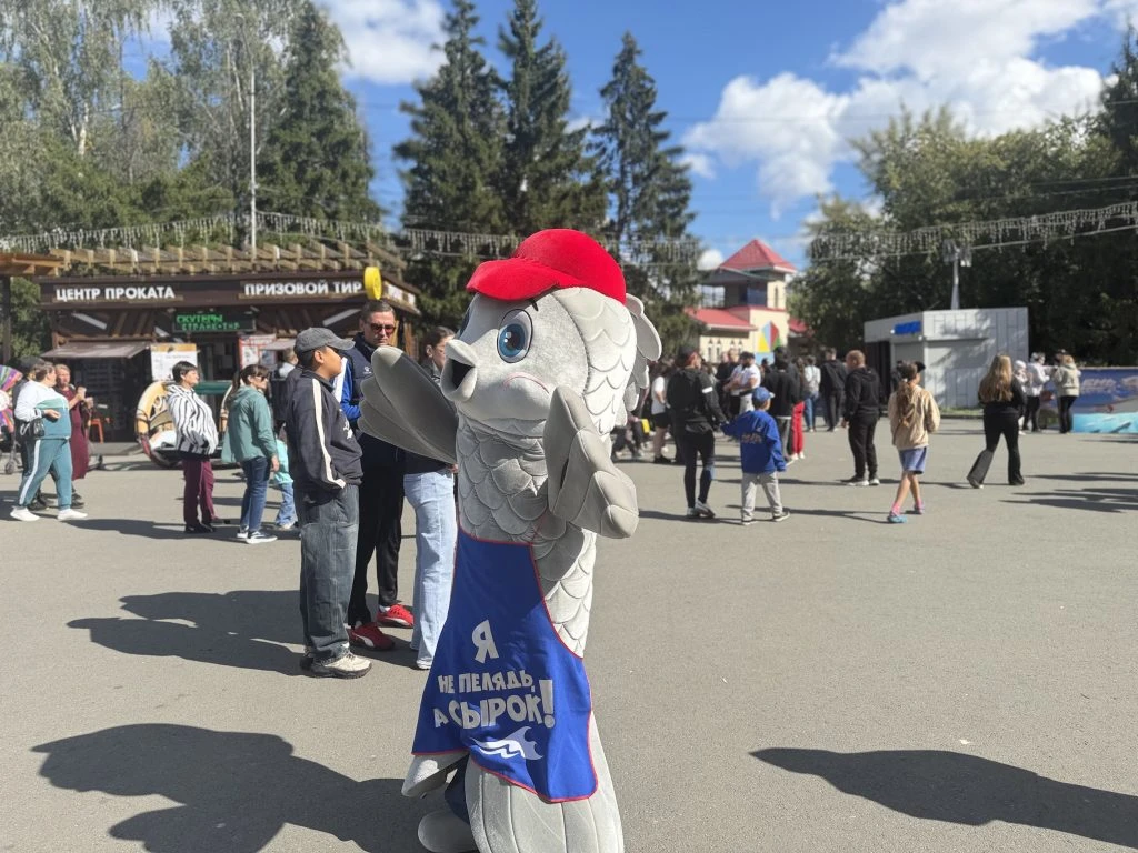 Почти 200 килограммов рыбы и тысячи счастливых жителей: в Кургане прошёл гастрономическ...