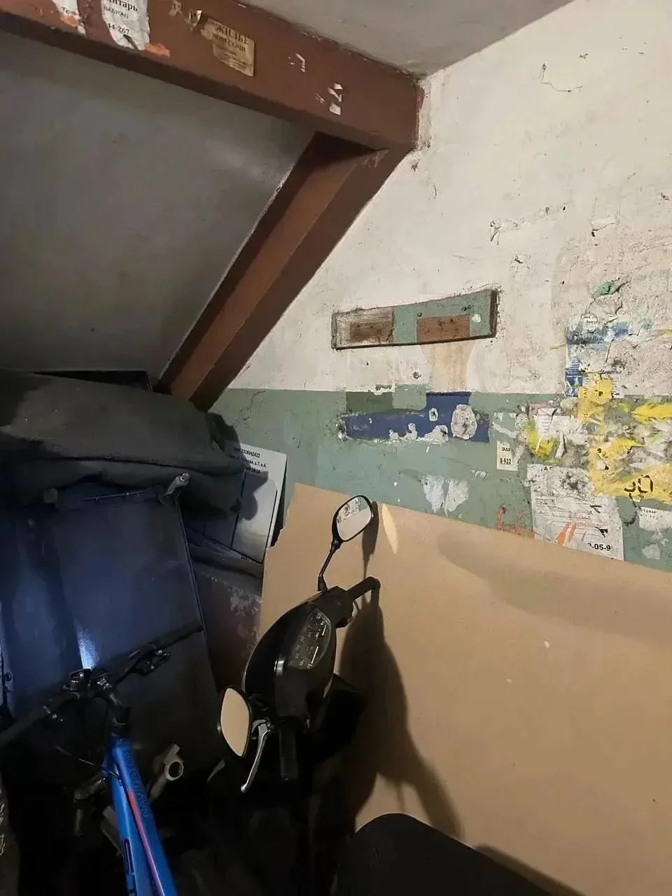 🏚️ Дом в Дагомысе разваливается на глазах, но аварийным его не признают.