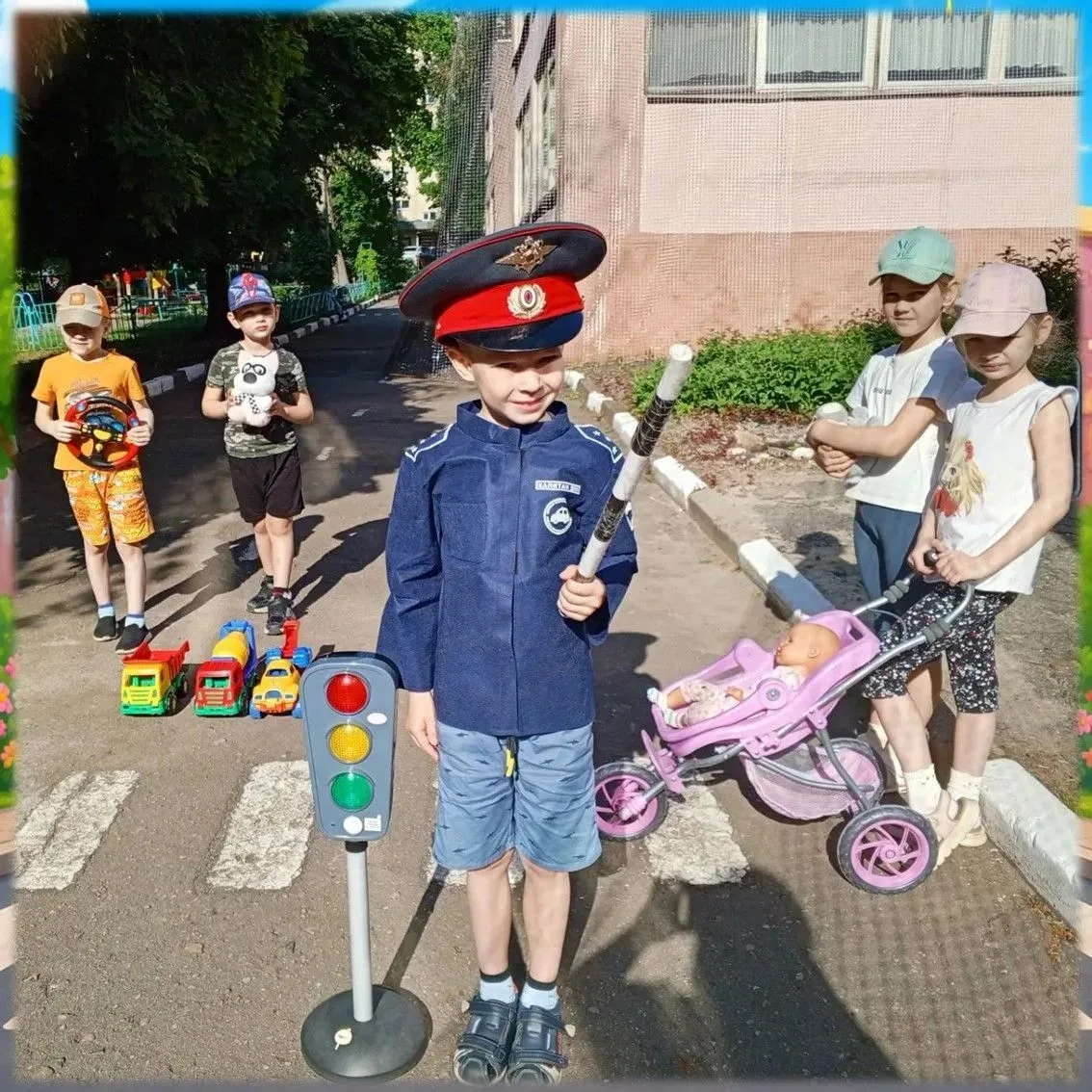 🚦«Наш друг – светофор»🚦
В нашем детском саду обучение правилам дорожного движения — приоритетная з