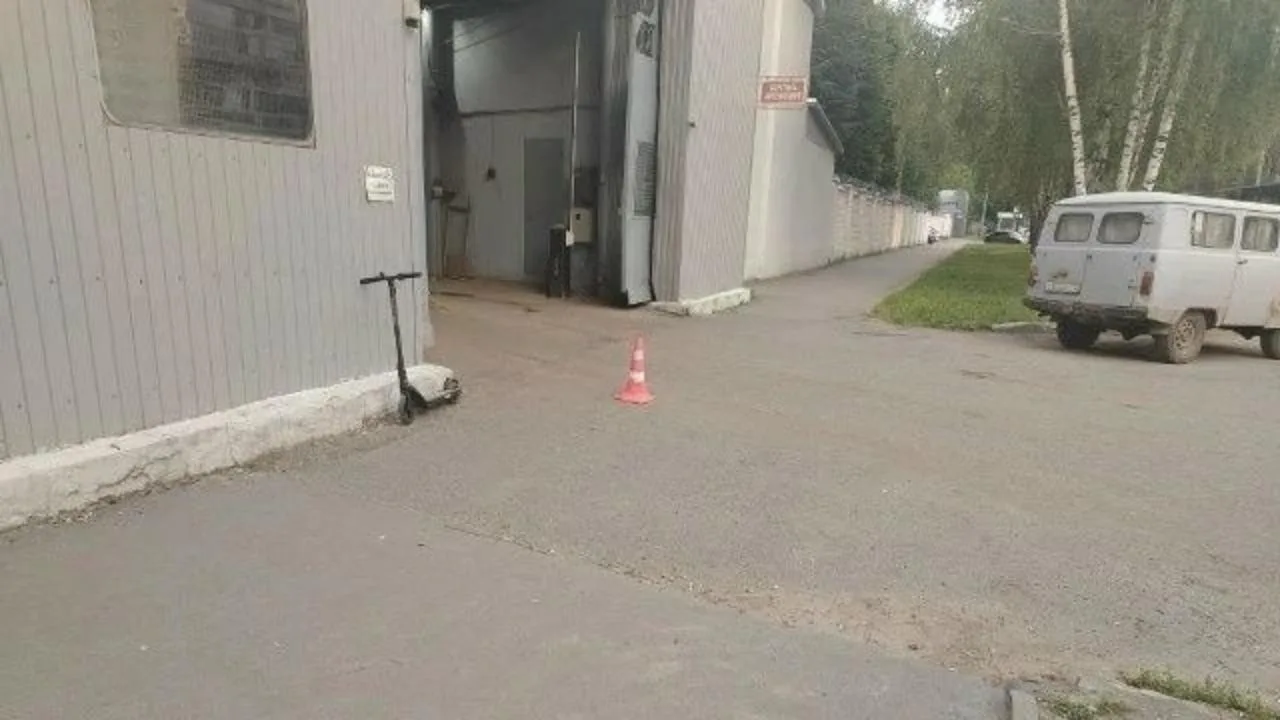 🚨 В Йошкар-Оле «Уазик» сбил 11‑летнего на электросамокате 
 
Накануне около 18:00 на ул. Машиностро