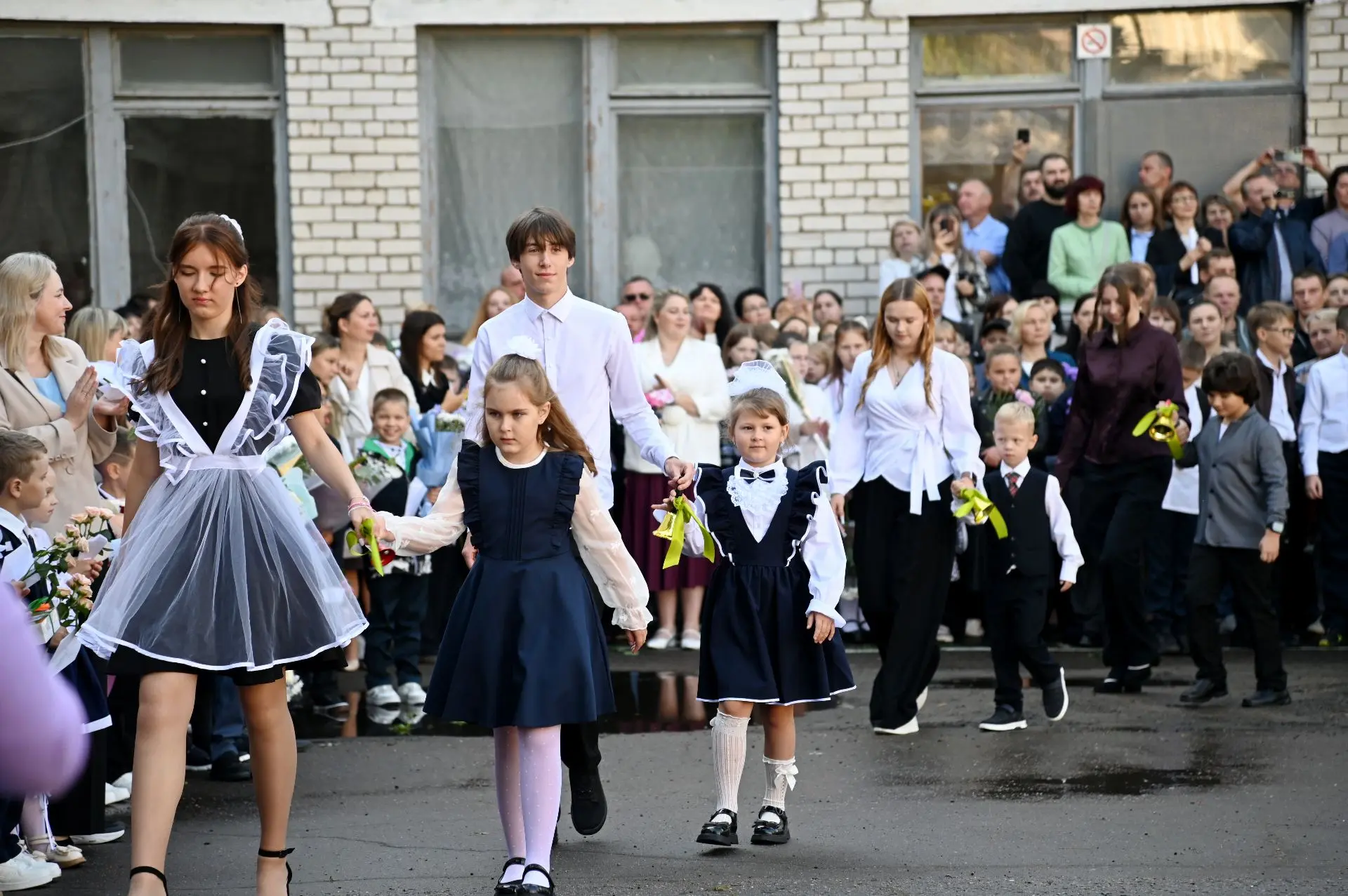 Торжественные линейки прошли в школах Псковской области 💐
