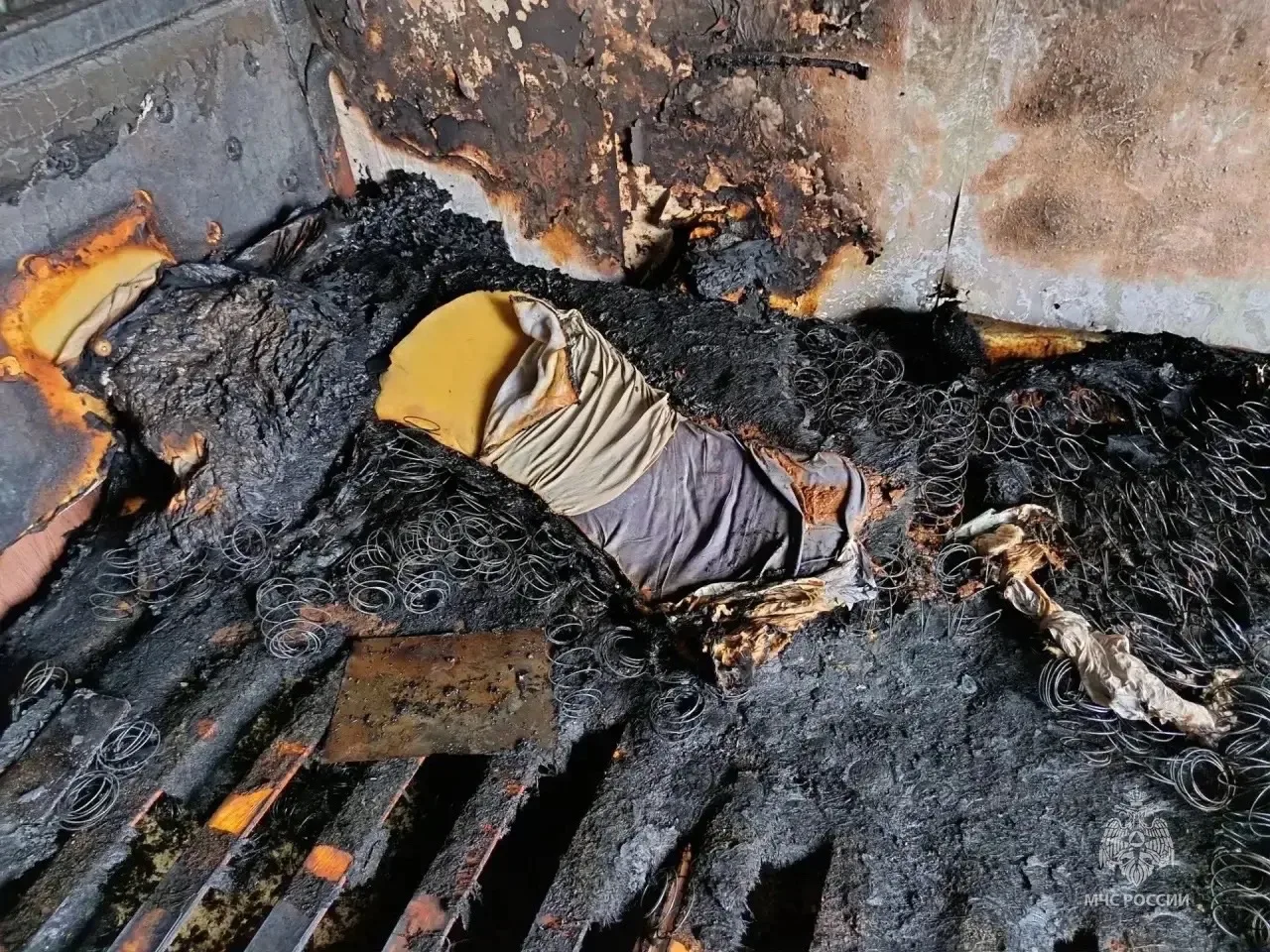 На пожаре в Охе погиб мужчина