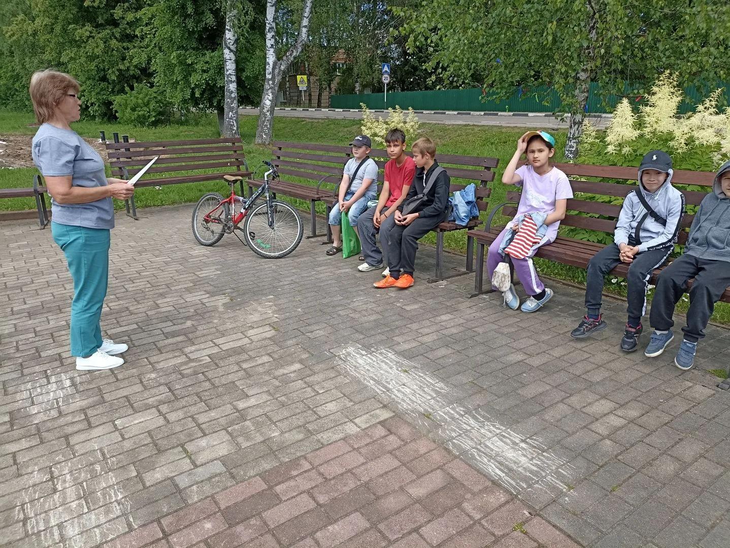 🌿 Троица — лето встречаем!

3 июня на площади нашего Дома Культуры прошел фольклорный праздник «Тро