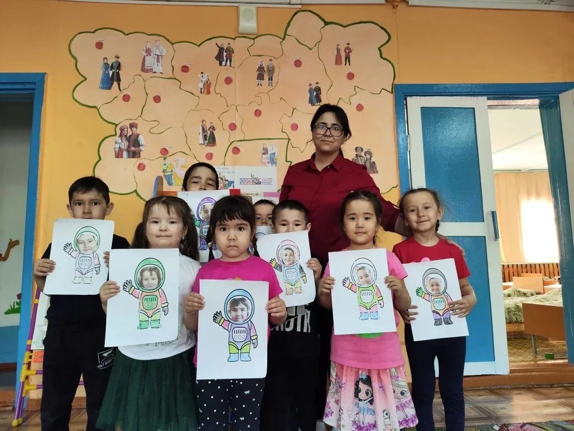 «Шаяндар» төркөмө балалары бер мәлгә космонавттарға әүерелде