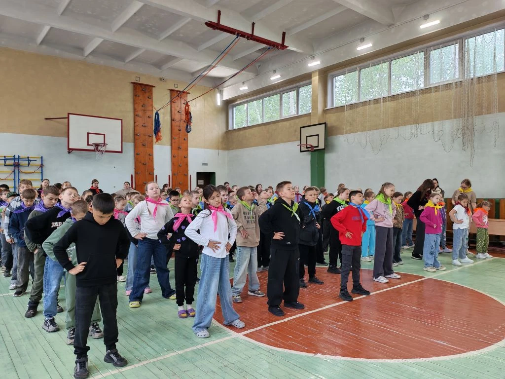 🌞 Новости нашего лагеря: бодрое утро, новые открытия и сладкий сон!