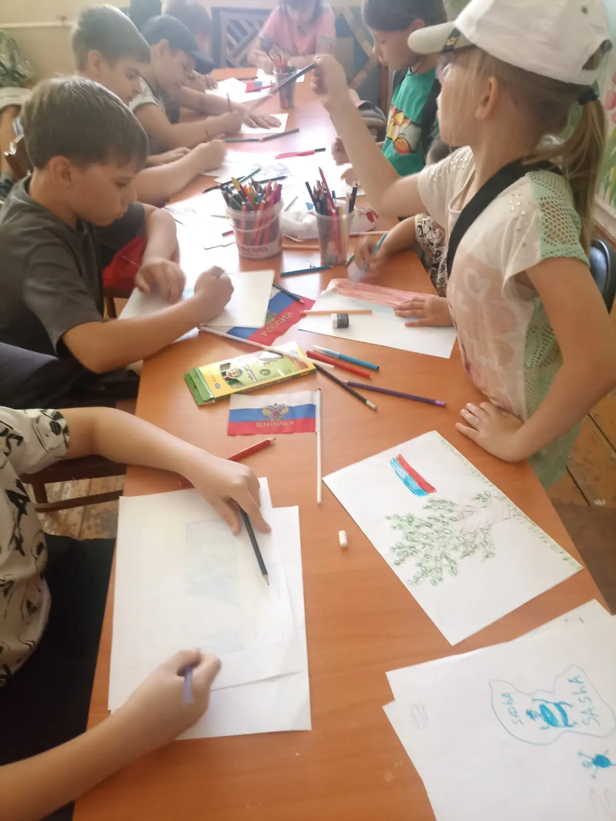 в МУК «КДЦ Среднечубуркского с/п» на кануне дня Государственного Флага России, культорг...