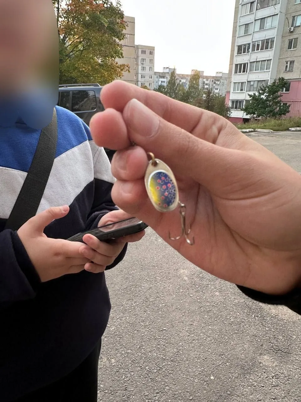отсчёт с силикатного, поймал щуренка на вот эту блесну, начал с пляжа было пусто, под в...