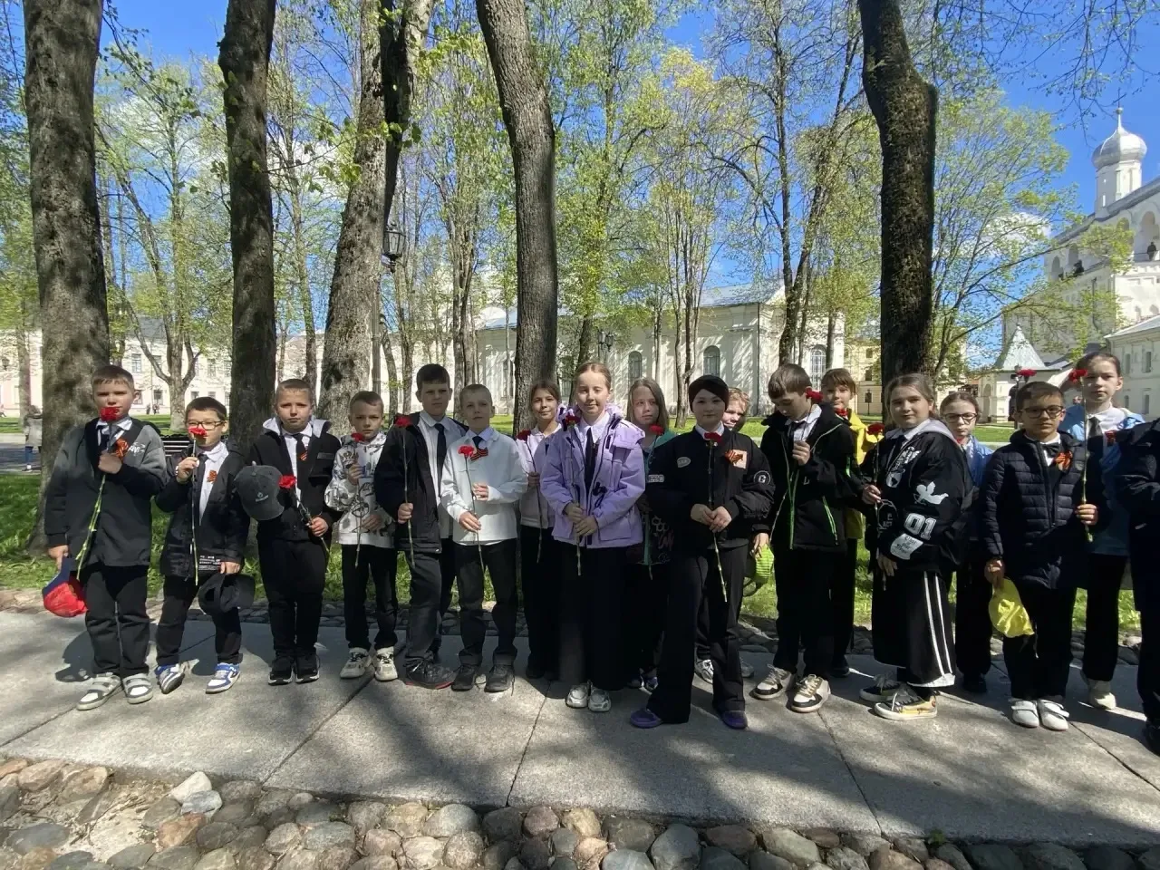 🕯️ Сегодня  Орлята 3 класса приняли участие в торжественной церемонии возложения цвето...