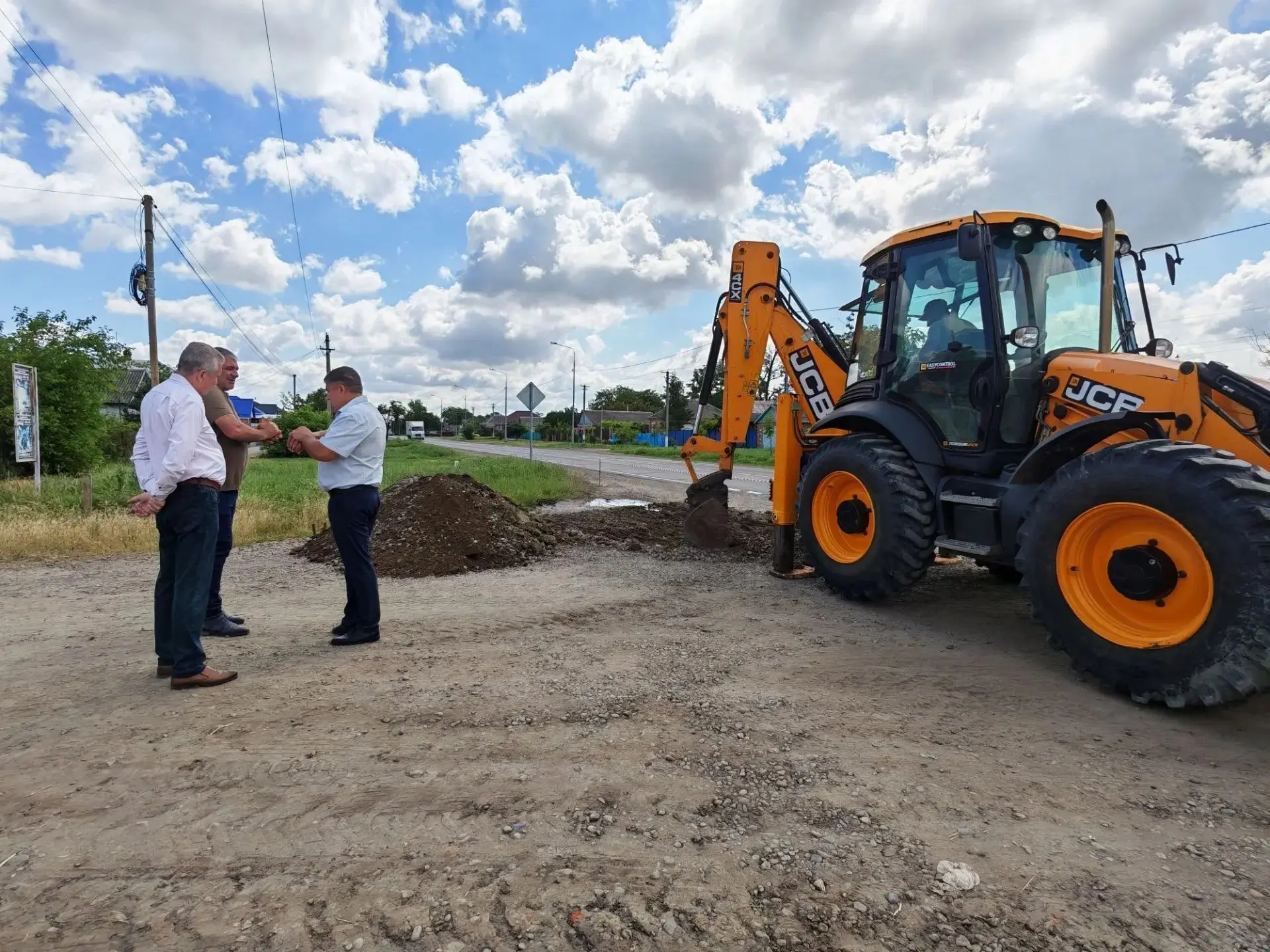 Глава поселения оценил ход дорожных работ 🚧                                                        