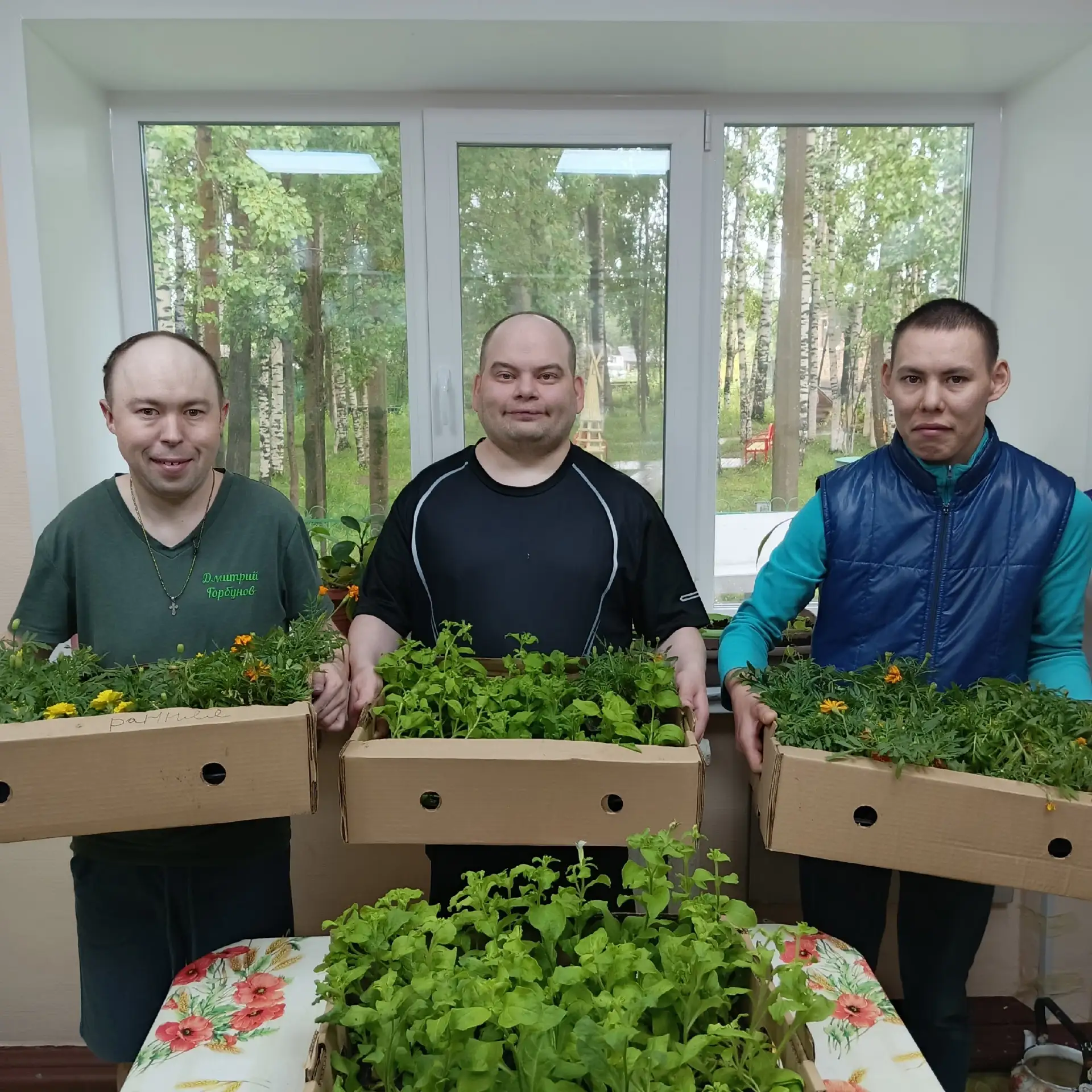 Как преобразился наш двор! 🪴🌿🌸

Огромное спасибо руководителю ООО Торговый дом «Цветы» Петруневу 