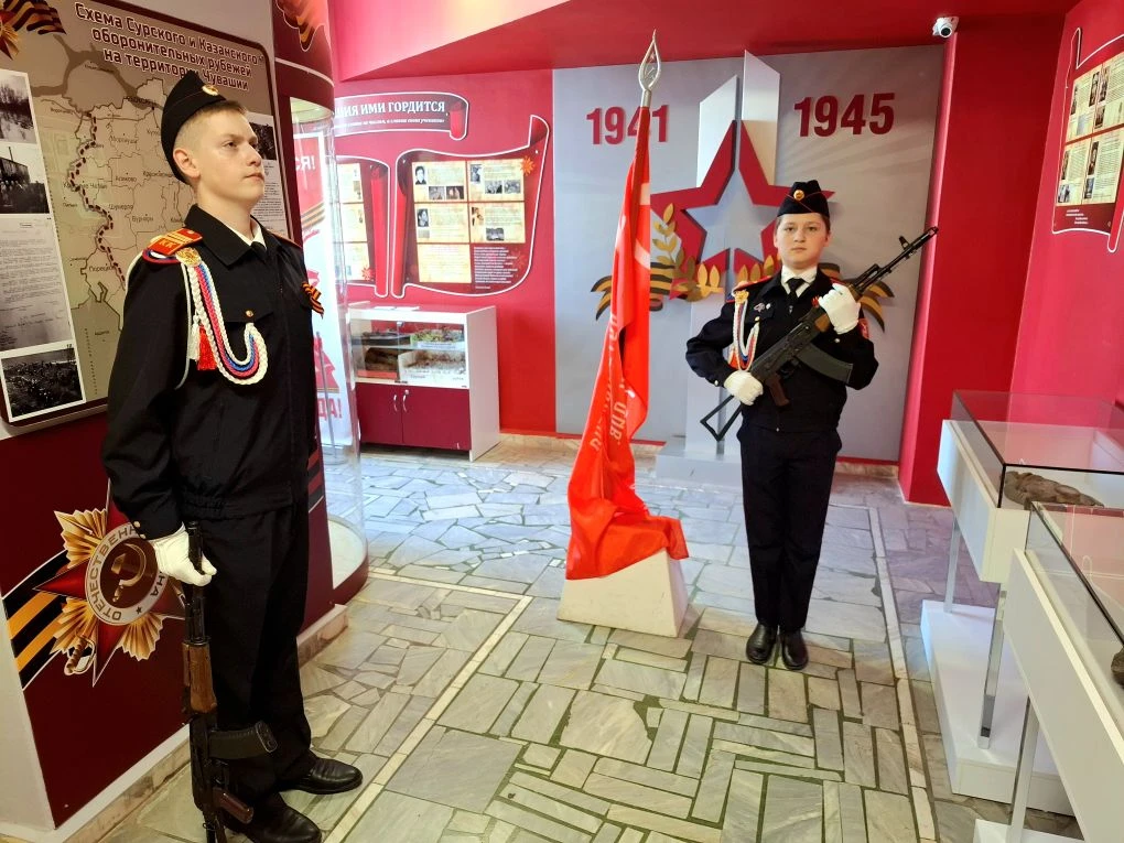 В столичной школе №6 продолжается республиканская патриотическая акция «Часовой у знамени Победы», п