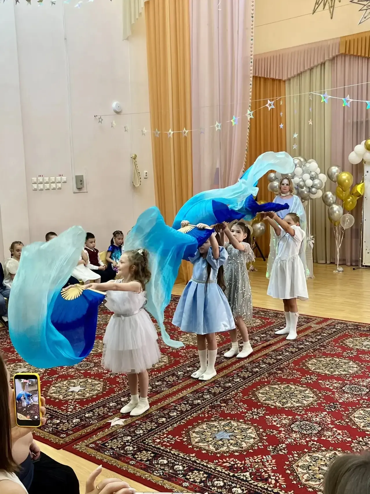 🎊 В дошкольных корпусах проходят самые трогательные и запоминающиеся праздники — выпускные у воспита