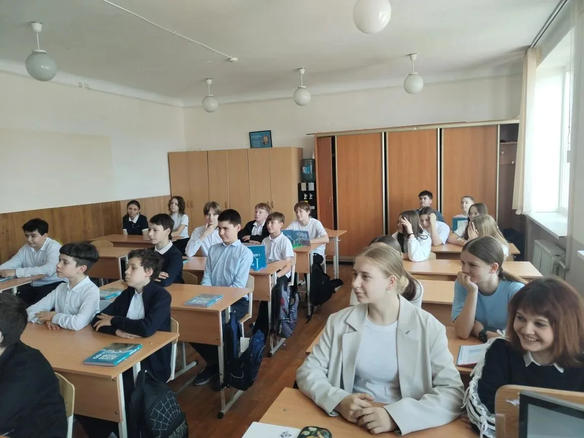🌊 "День реки Дон" в рамках Всероссийской акции «Вода России» учащиеся 6-А класса вместе с учителем о