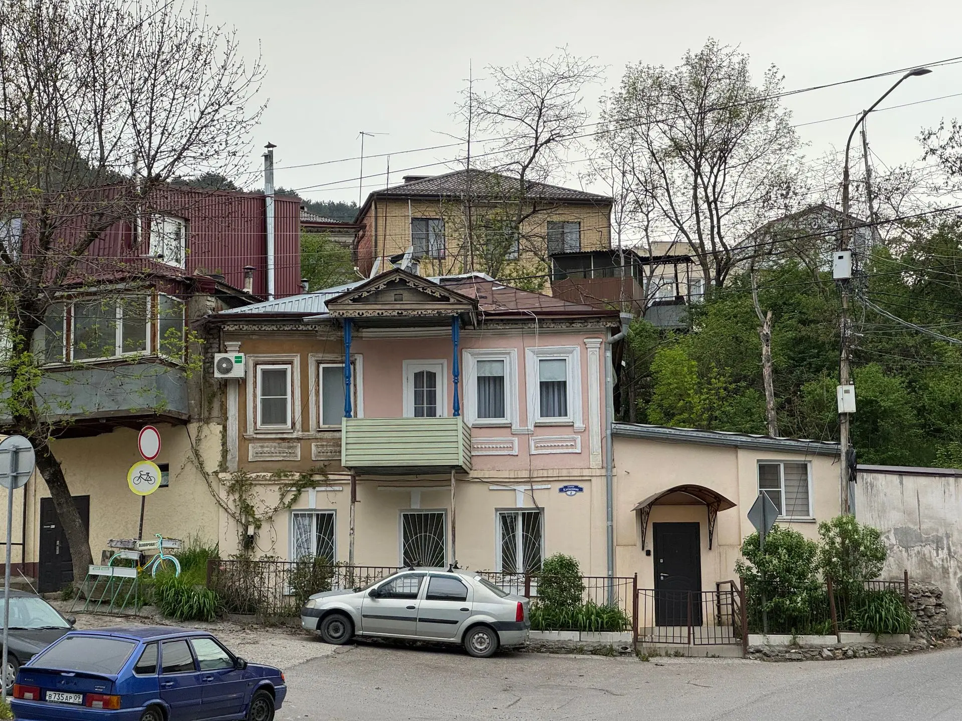 Сегодня Кисловодск с другого ракурса: улочки и домики старого города. Для меня они поро...