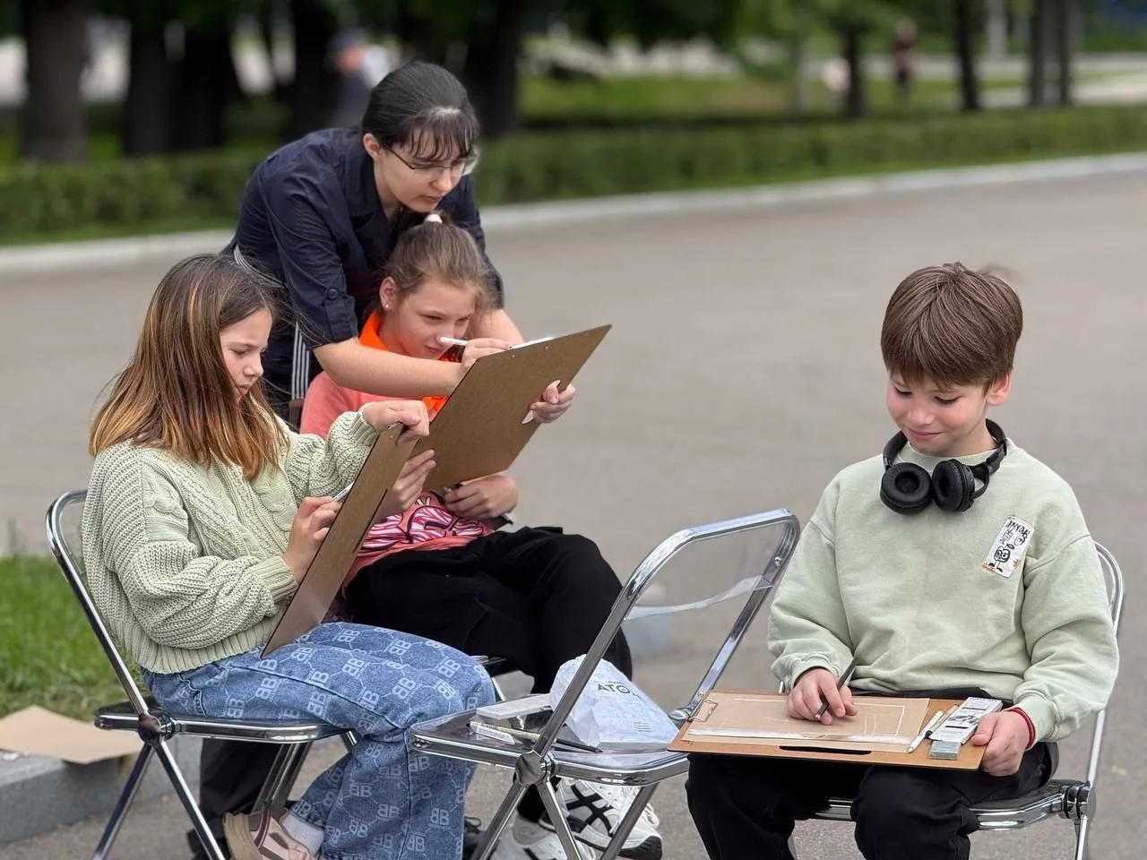 📍Детский пленэр от студентов ХГФ ИИИ МПГУ на ВДНХ: рисуем АТОМ
 
В рамках фестиваля научно-популярн