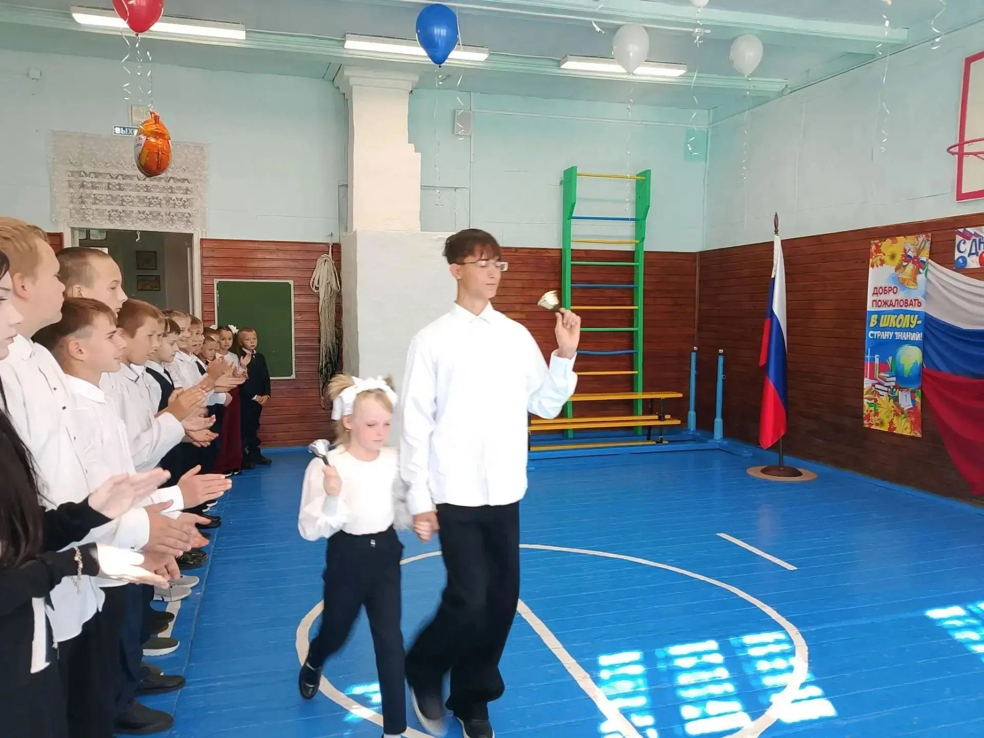 1 сентября в школе прошла торжественная линейка, посвящённая Дню Знаний и началу нового...