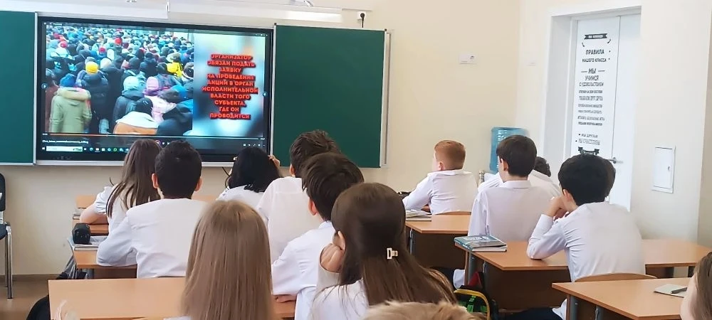✅В школе прошли классные часы, посвященные теме «Несанкционированные митинги и ответственность несов