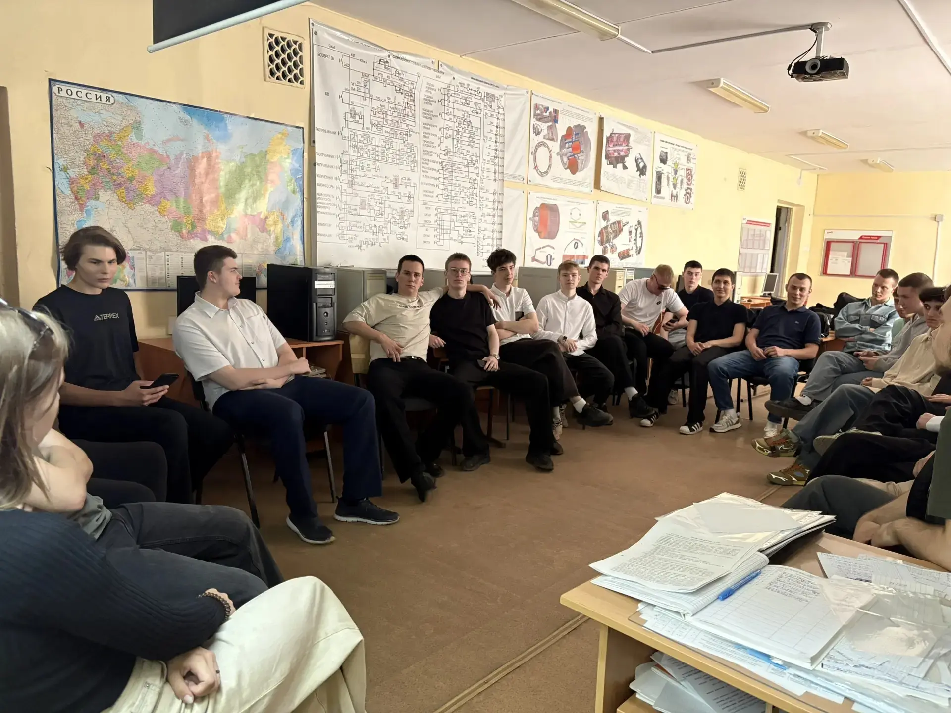 Сегодня с группой 33 ТЭПС было проведено тренинговое занятие «Уверенность в себе», напр...
