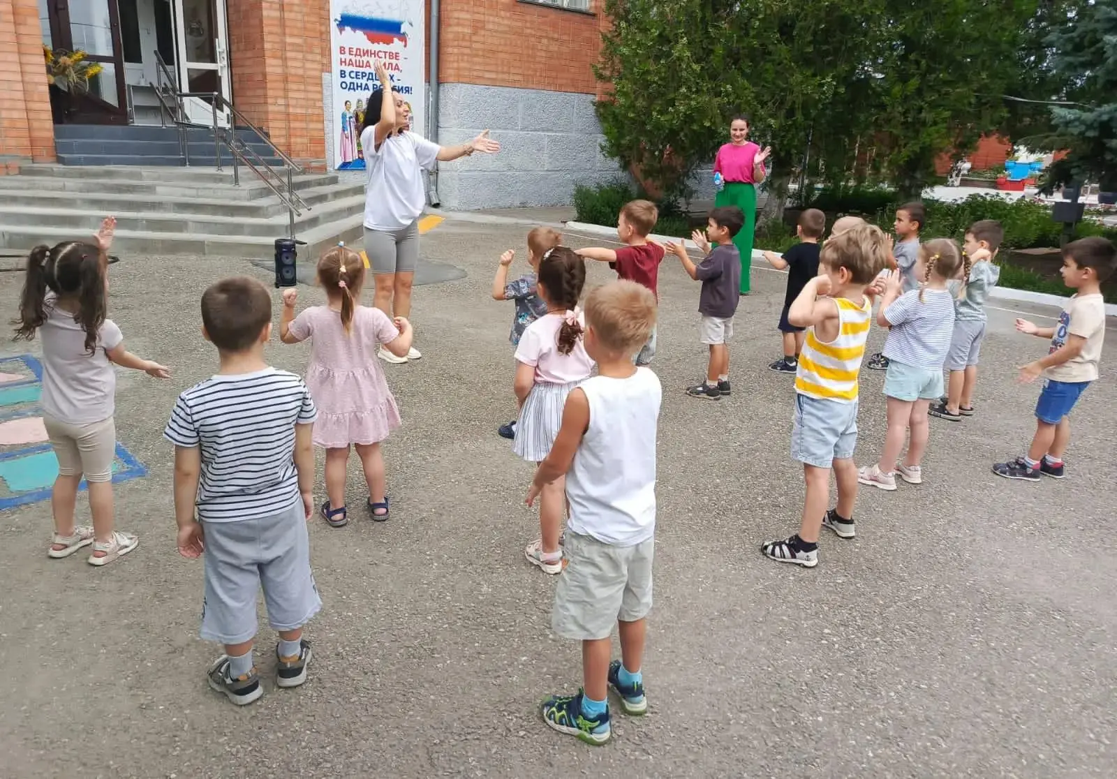 День приключений и радости в группе "Жемчужинки"! ✨👣💦🌈