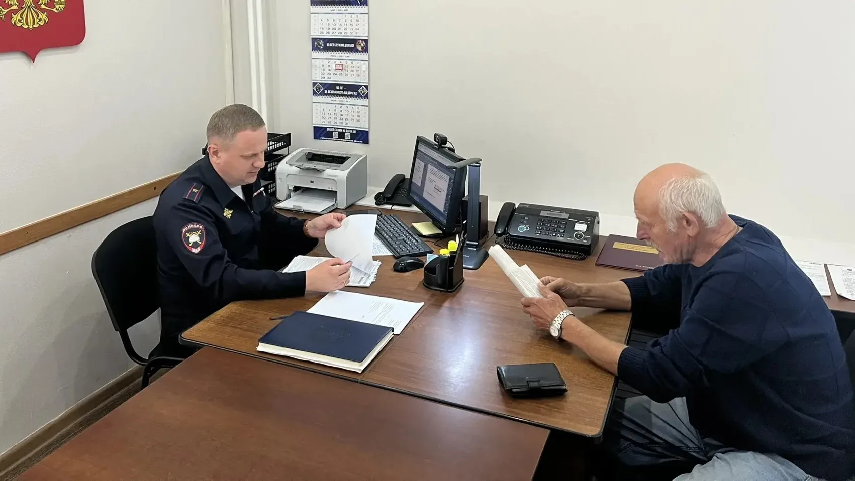 Ехал на дачу. Поторопился. Выехал на встречку и проехал на красный

🚔Сотрудники Госавтоинспекции ус