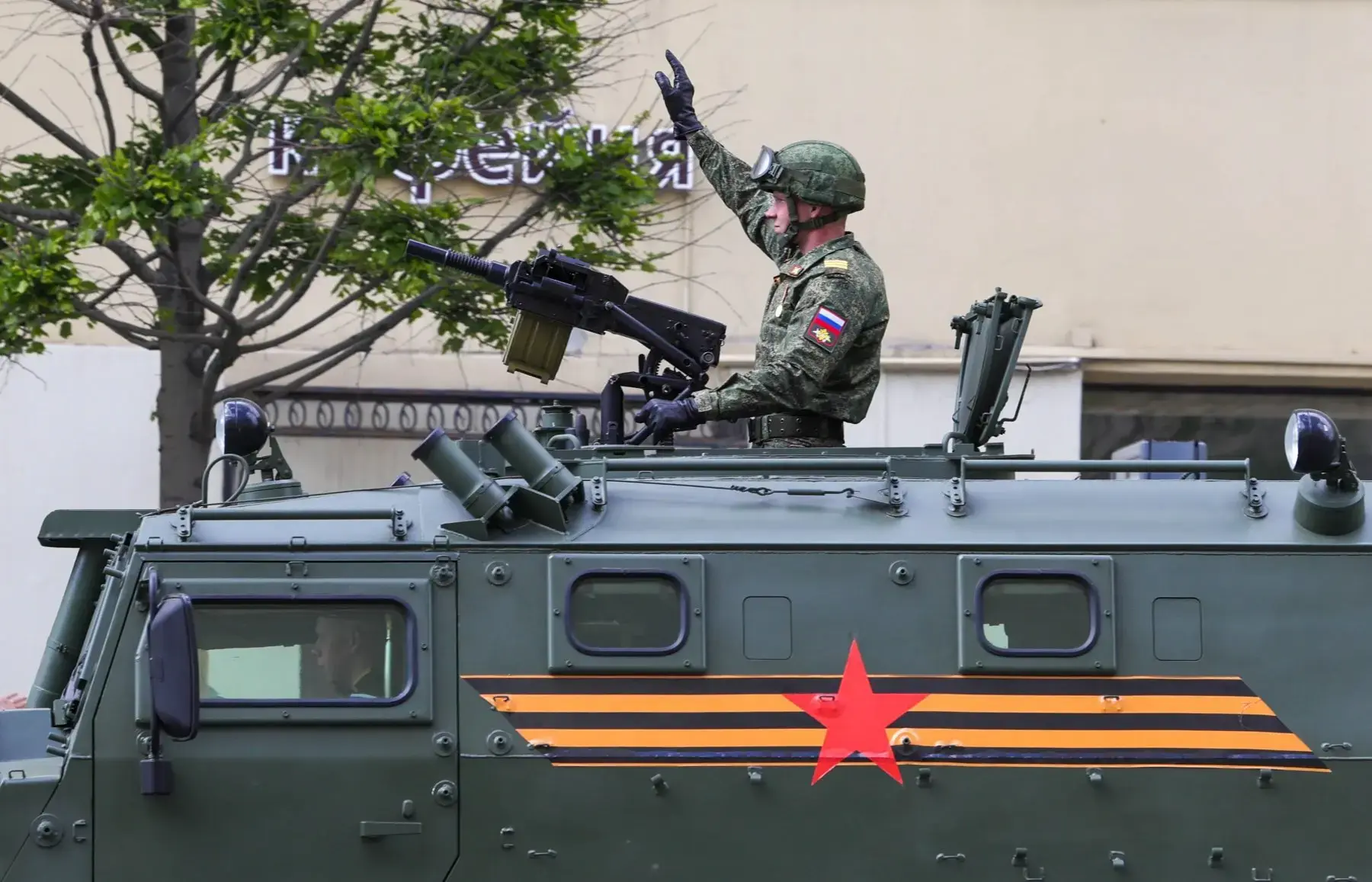 Техники на параде 9 мая не будет
Это связано с оперативной обстановкой

По информации от министерств