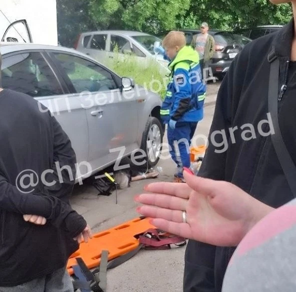 😱Таксист в Андреевке въехал в припаркованный автомобиль, который сбил женщину.

@chp_Zelenograd
