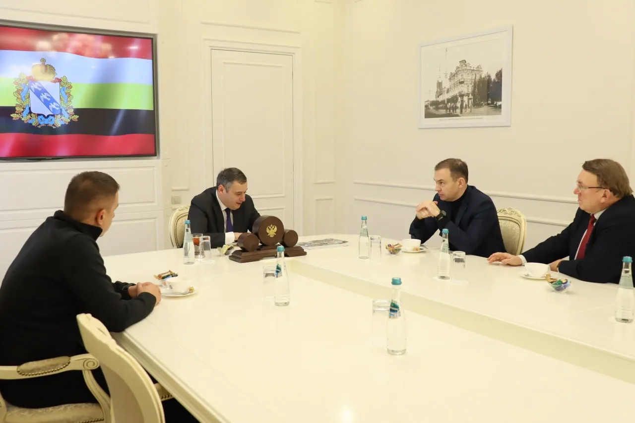Вместе с моим товарищем, сенатором-коммунистом Айратом Гибатдиновым посетили Курскую область – один 