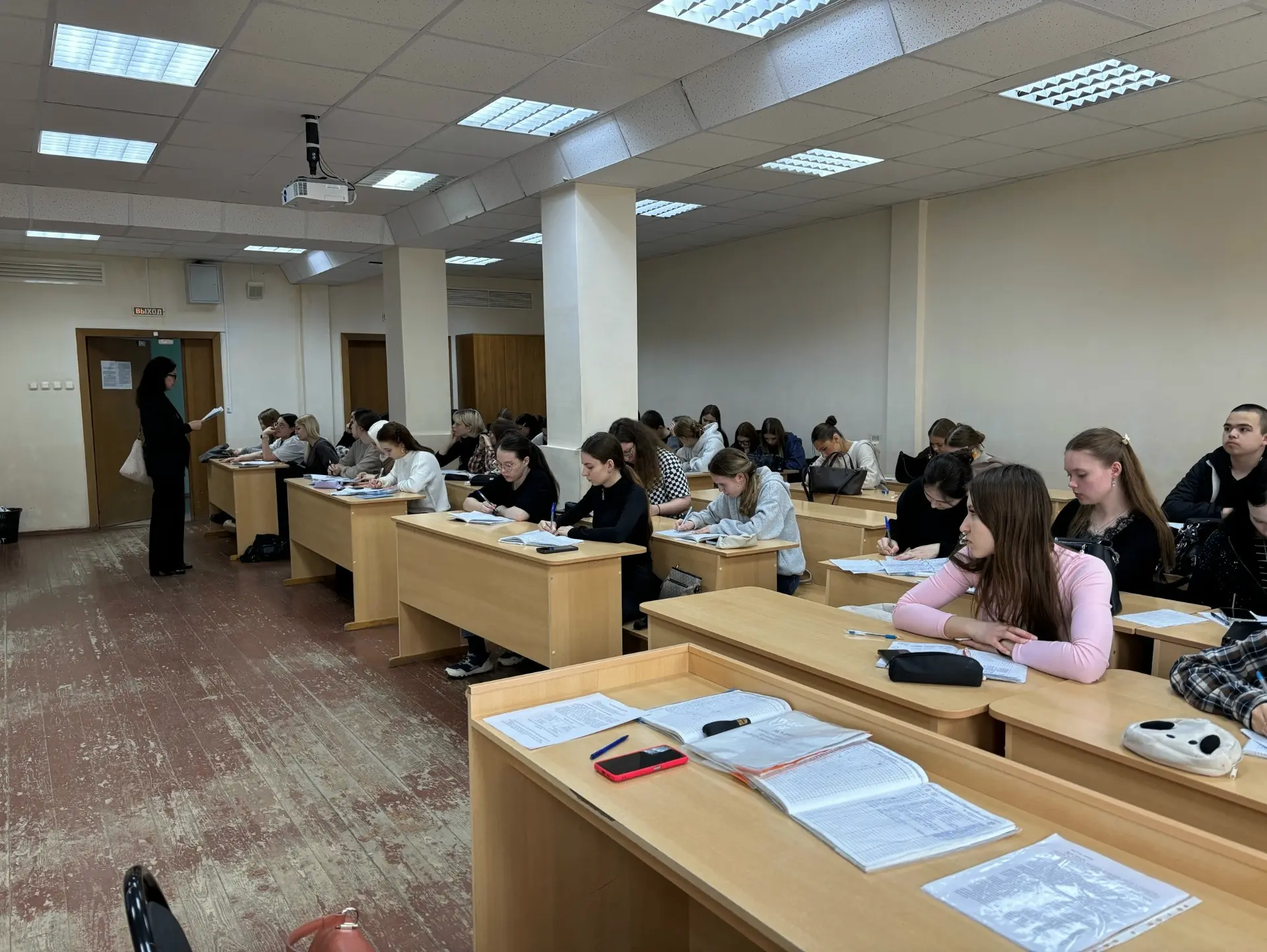 В Многопрофильном колледже ПГУ прошли кураторские часы о геноциде советского народа в годы ВОВ  В ко