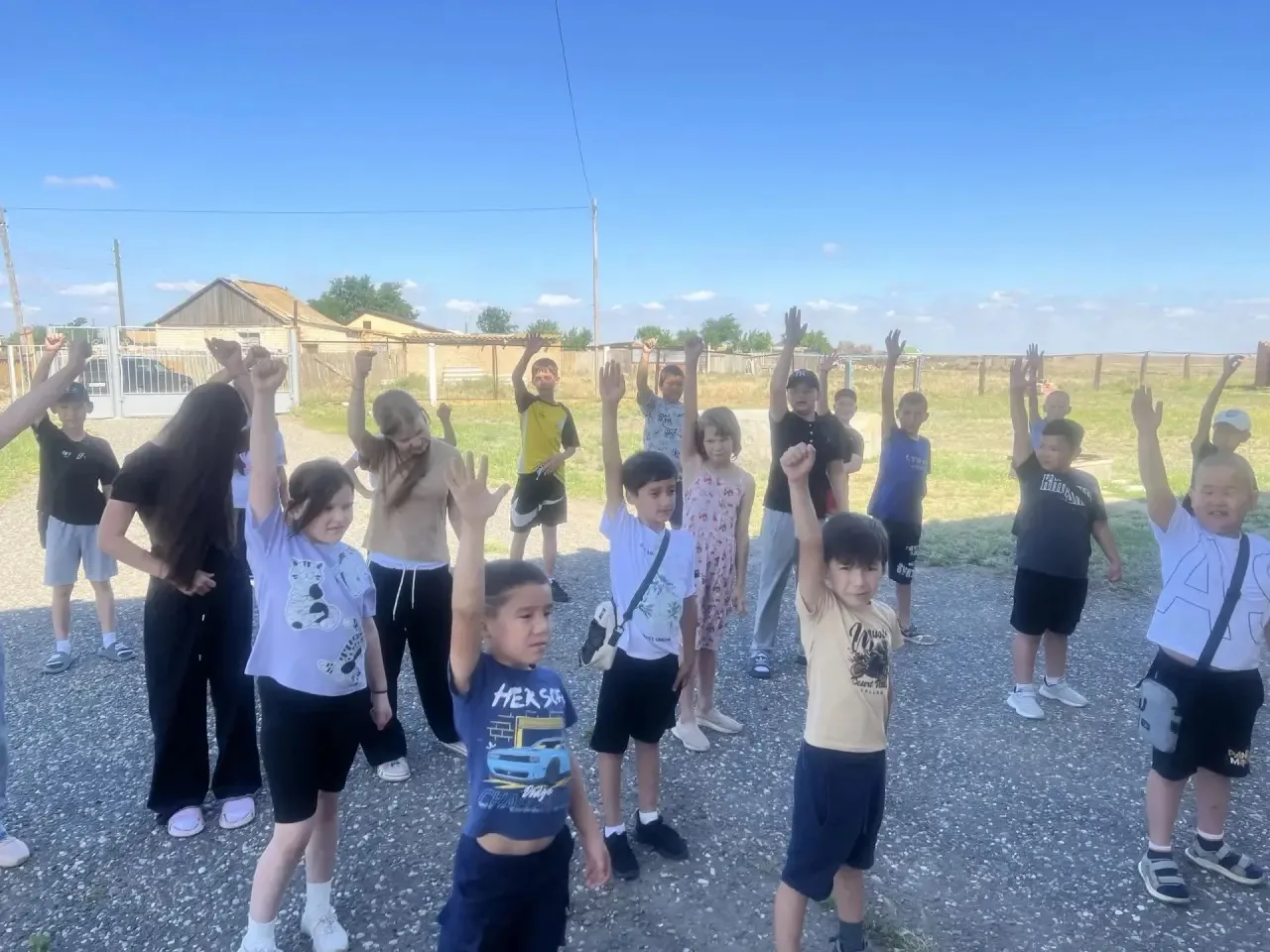☀️ Яркие краски лета в лагере дневного пребывания «Солнг»!

Очередной день нашего лагеря прошёл неве