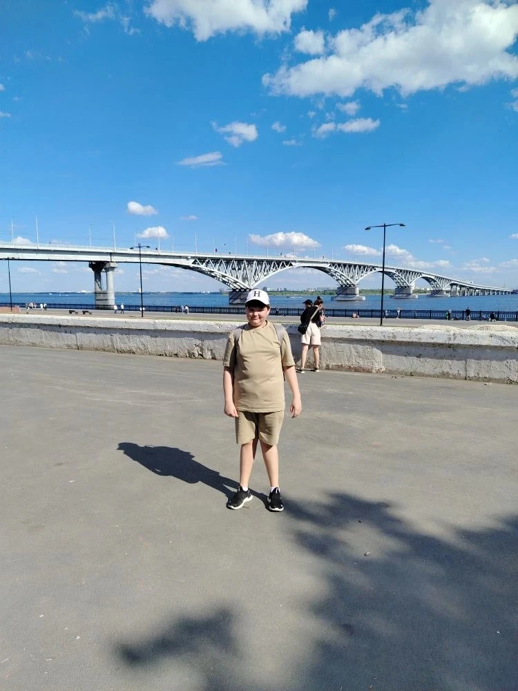 🛥В кадре - летние каникулы!

В жаркий летний день четвероклассник Кирилл отправился на теплоходную 