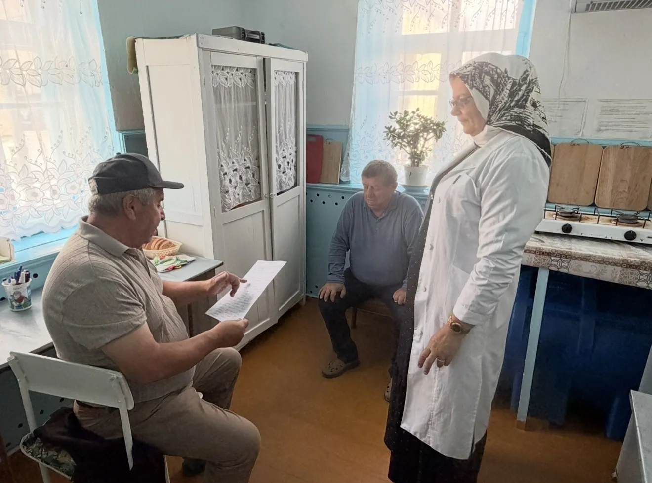 Глава администрации МО «сельсовет Могохский» Гергебильского района Магомед Амирханов по...