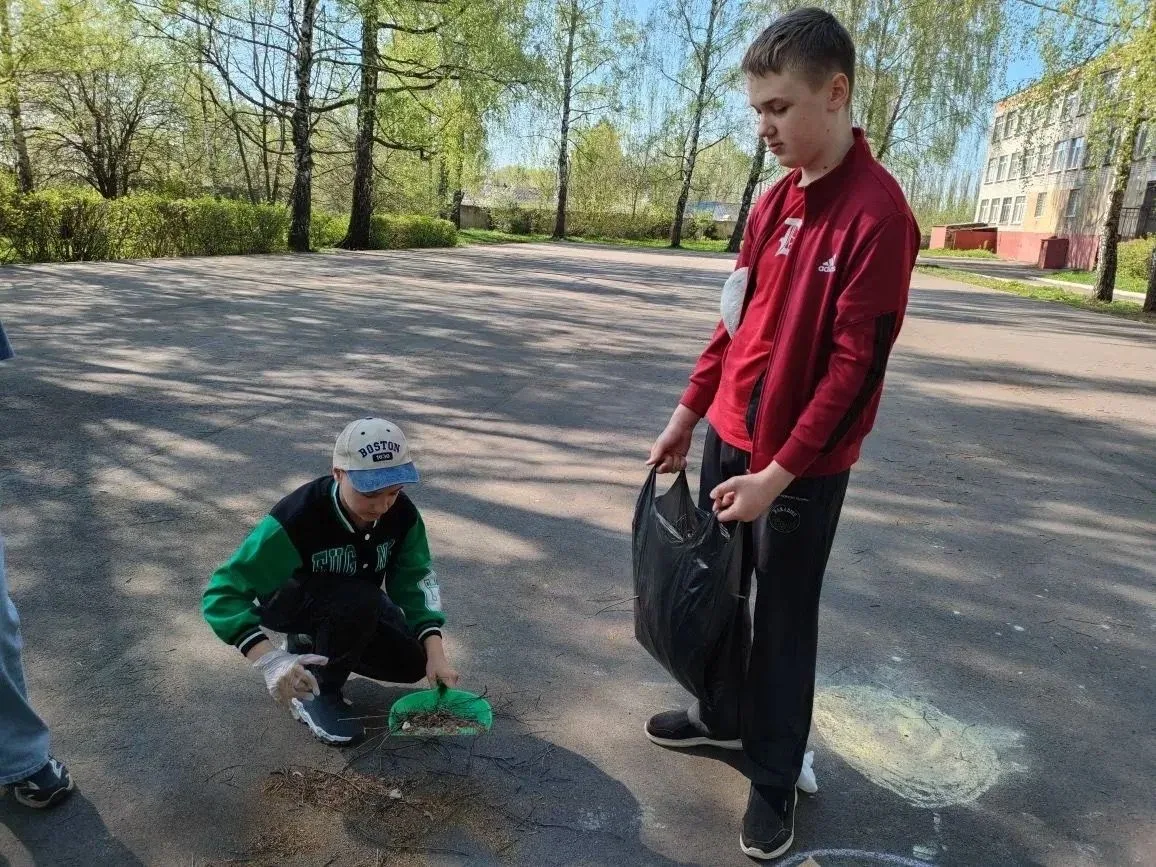 4В на уборке!#уборкашкольнойтерриритории_школа14 #субботник_школа14