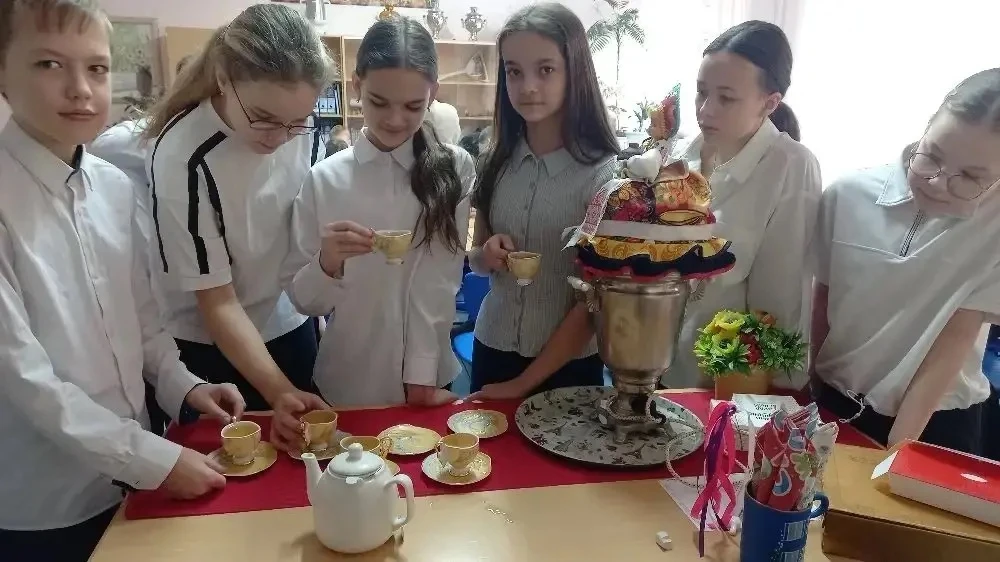 🌿25 марта  учитель истории Сердюк Татьяна Васильевна провела  внеклассное мероприятие «В гостях у Са