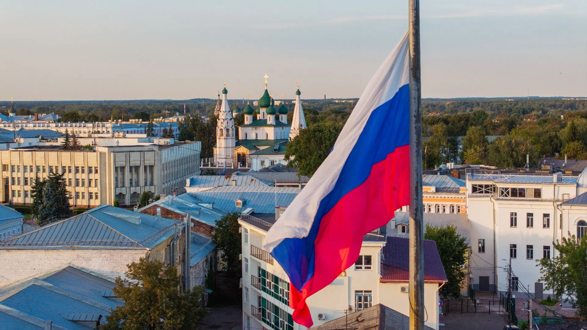 12 июня – День России 🇷🇺

Этот праздник объединяет всех, кто живет и работает на благо нашей стран
