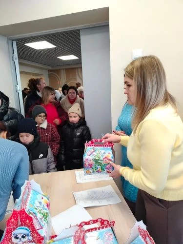 Сегодня  получатели социальных услуг побывали на новогоднем представлении "Конек-Горбун...