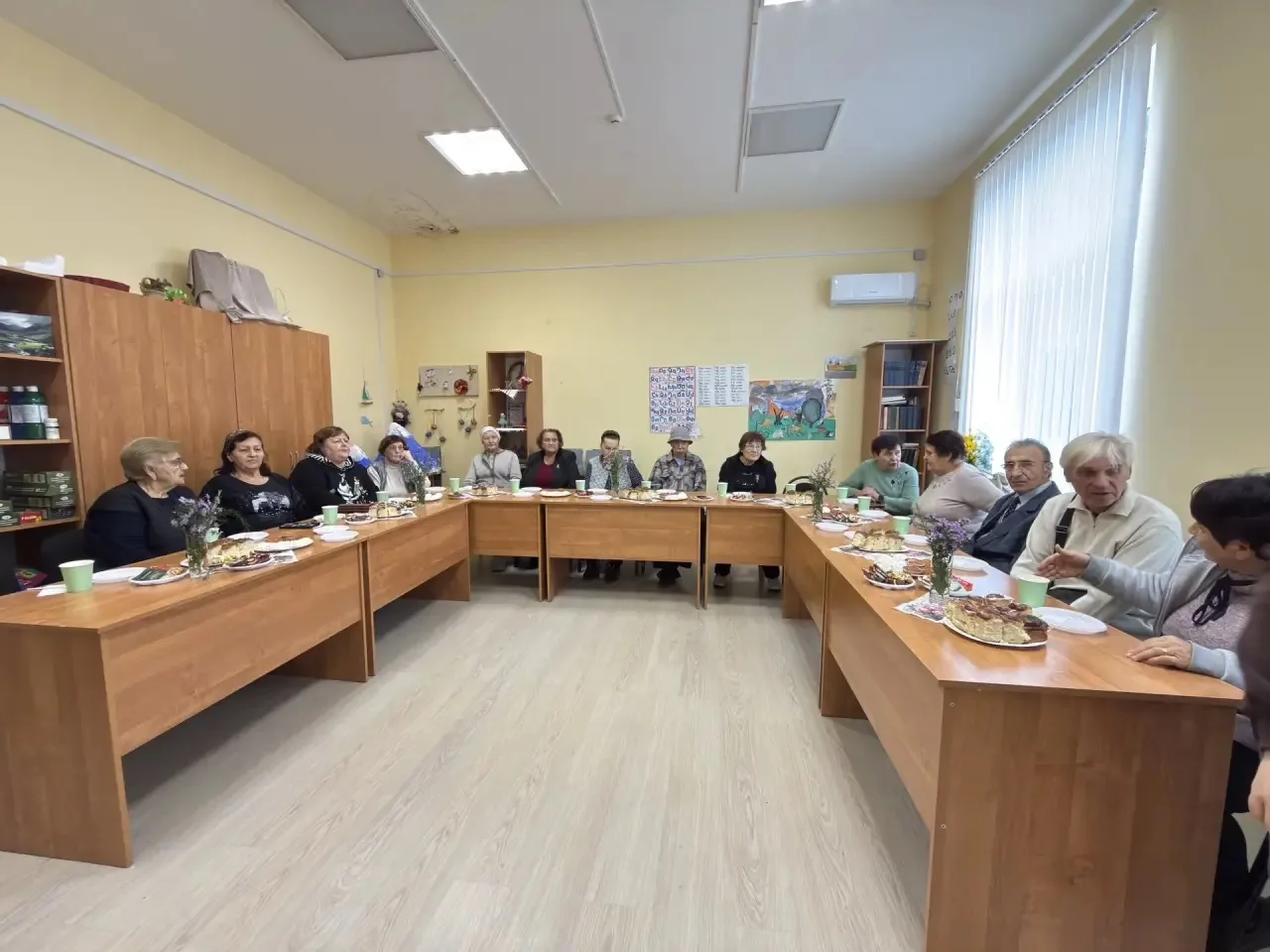 Мероприятие ко Дню пожилого человека подарило гостям атмосферу уюта и тепла.